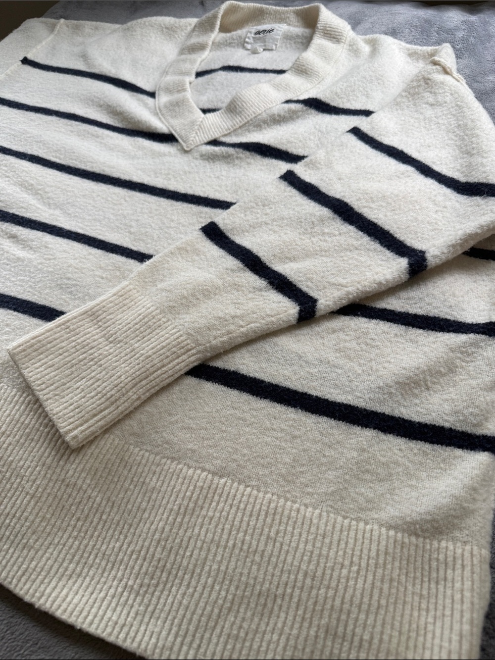 aerie UnReal V-Neck Sweater in Toasted Coconut - Large - Picture 5 of 10